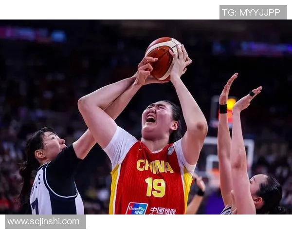 中国选手打破亚洲跳远纪录现场沸腾教练激动落泪见证辉煌时刻